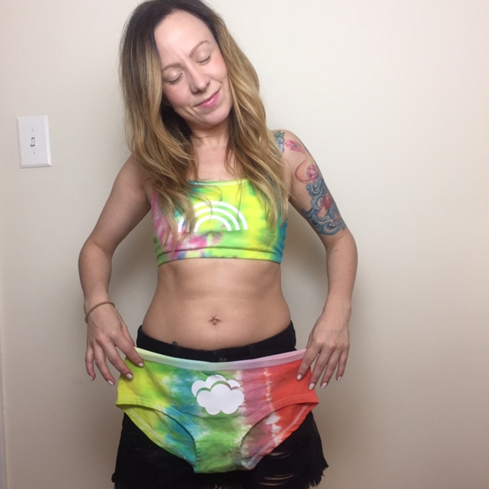 Hippie intimates